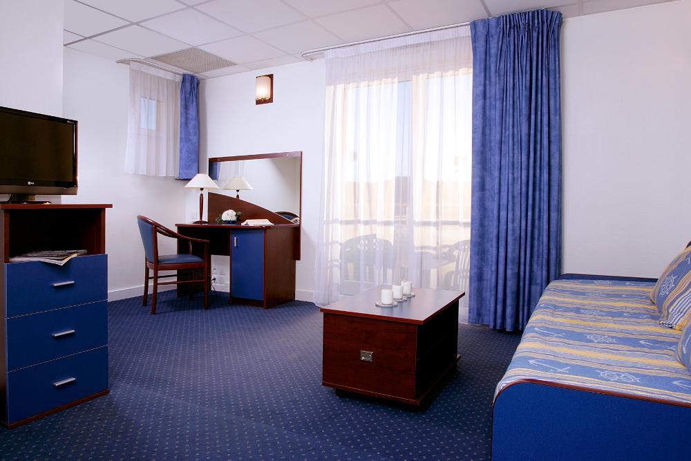 Terres De France - Appart'Hotel La Roche-Posay Esterno foto