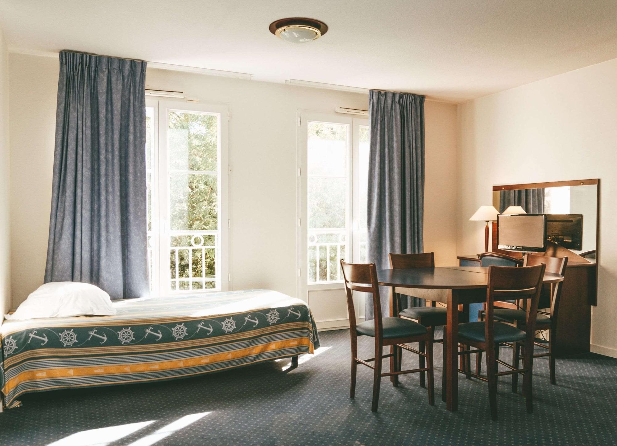 Terres De France - Appart'Hotel La Roche-Posay Esterno foto
