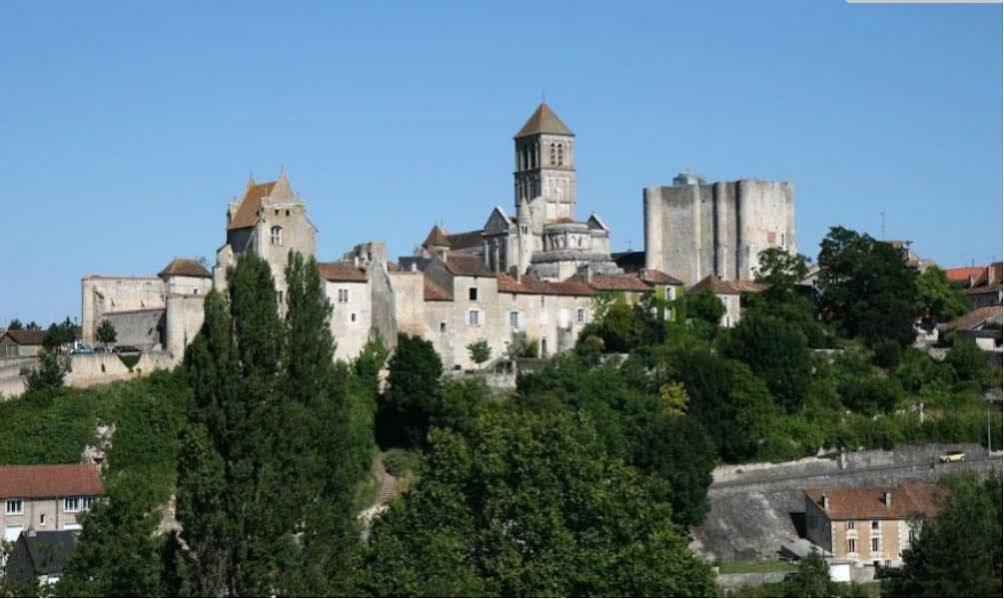 Terres De France - Appart'Hotel La Roche-Posay Esterno foto